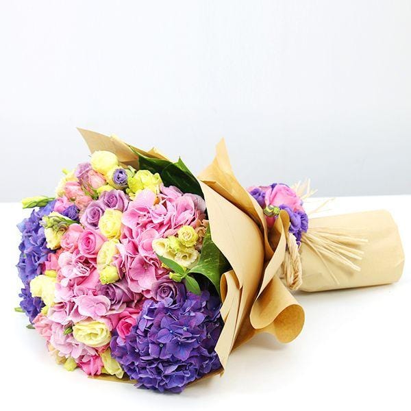 Hydrangea-and-Roses-Bouquet