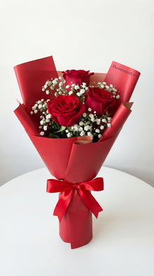 3 red roses with baby's breath, roses Dubai