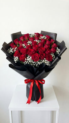 30 red rose bouquet with baby's breath