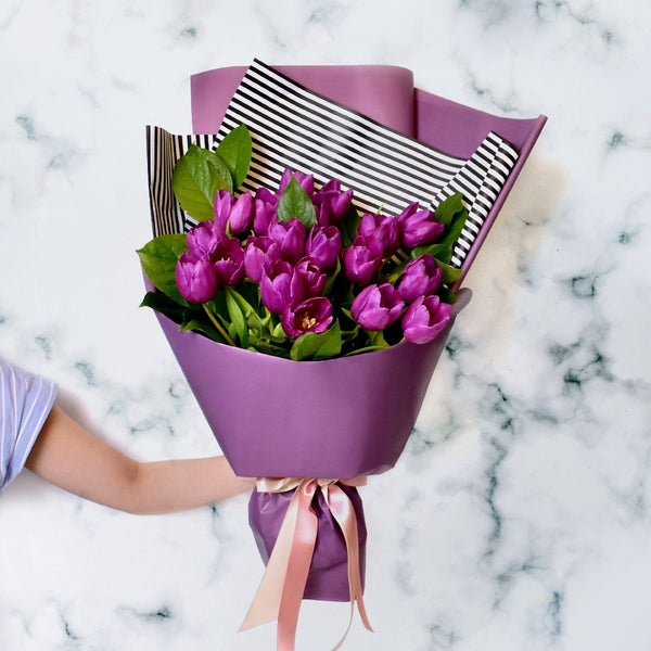 Dark-Pink-Tulip-Bouquet