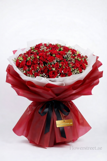 Elite red spray rose bouquet, flower delivery Dubai