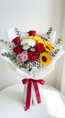 Sunny Rose Mix bouquet with red roses and sunflowers, flower delivery Dubai