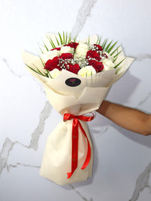 Red and white rose bouquet, roses Dubai