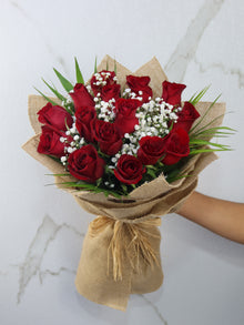 15 red rose bouquet in jute wrapping, roses Dubai