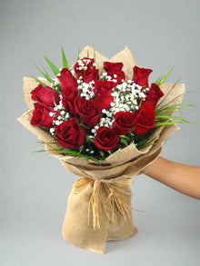 Jute wrapping red rose bouquet, roses Dubai