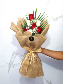 Jute wrapping simple red and white rose bouquet, roses Dubai