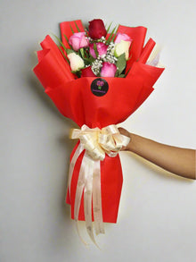 8 mix rose bouquet, roses Dubai