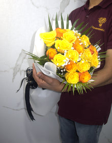 20 yellow and orange roses, detail view, Dubai flower shop