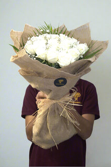 Jute wrapping white rose bouquet, roses Dubai