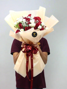 Elegant red and white rose bouquet, roses Dubai