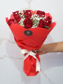 10 red rose bouquet with baby's breath, roses Dubai