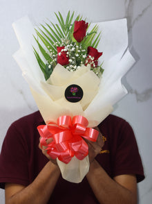 3 red rose bouquet with baby's breath, roses Dubai
