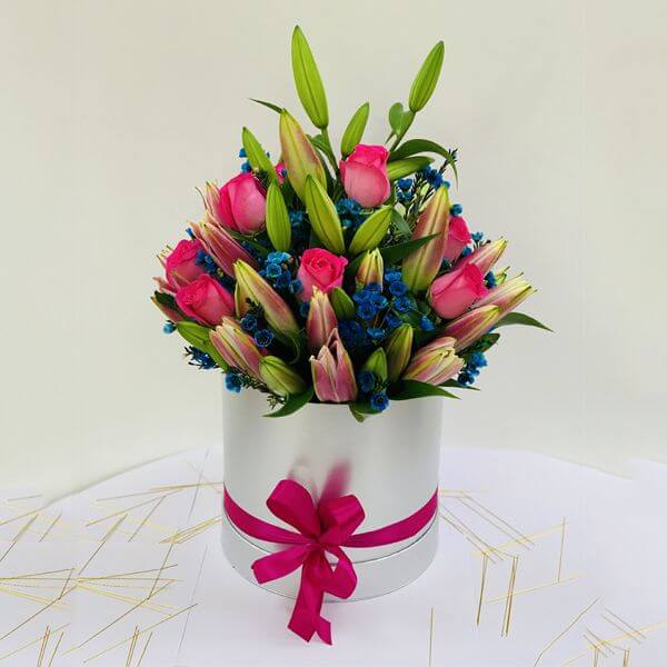 Pink-Roses-and-Lily-in-box