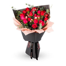 Red and dark pink rose bouquet, roses Dubai