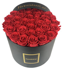 Red roses in round box, luxury rose box Dubai