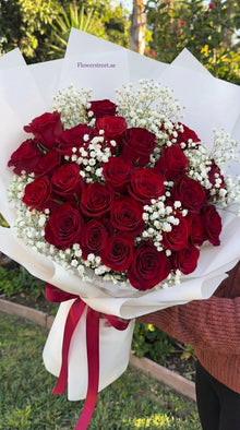 Heartfelt red roses bouquet, flower delivery Dubai