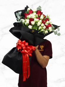 Red and white spray rose bouquet, roses Dubai