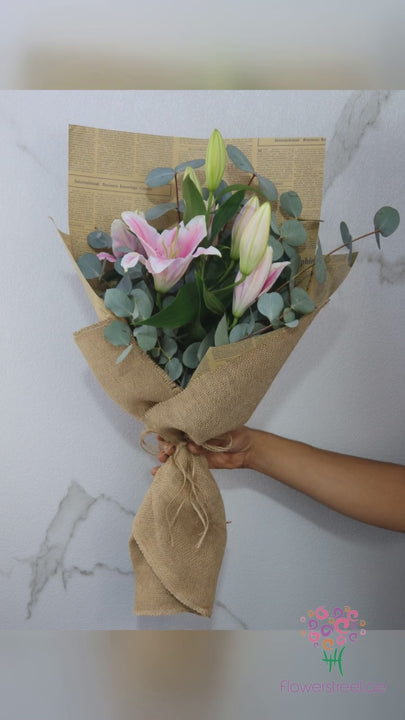 Small Lily Bouquet