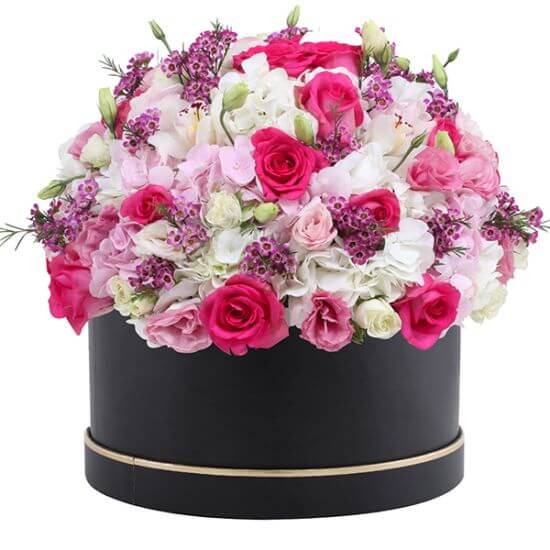 Box of Hydrangea and Roses Delivery In Dubai - Flowerstreet.ae