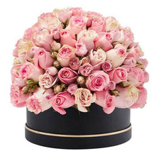 Box of light pink roses, luxury rose box Dubai